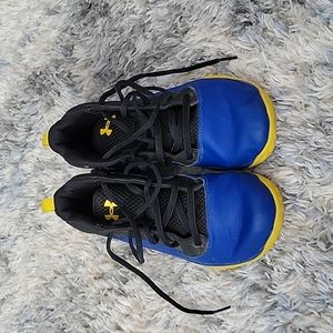 Boys basketball Sneakers under armour size 2.5